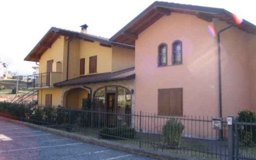 Appartamento indipendente con giardinetto !!!