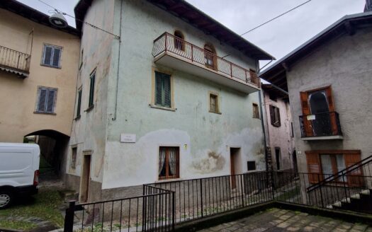 Casa d’epoca in antico borgo…..  Arredata !!!