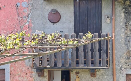 Casetta terra -cielo immersa natura incontaminata !!!  Non raggiungibile con mezzi ….