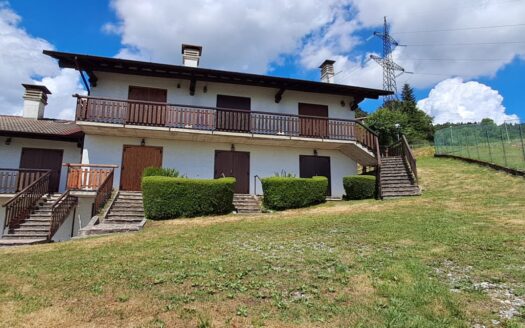 Dossena (Quota 1.000) Villino montano con box