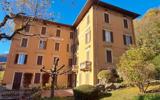 **Appartamento in villa storica  in Vendita nella Valle Taleggio**  Ampio parco ….