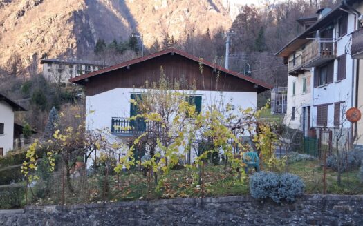 **Casa Indipendente in Vendita – Posizione Dominante e Soleggiata**