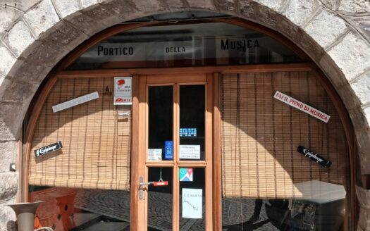 **Locale in Vendita nel Cuore del paese! **