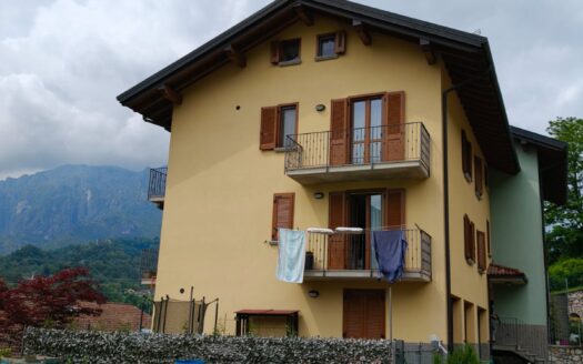 **Casa Bifamiliare Indipendente a San Giovanni Bianco**