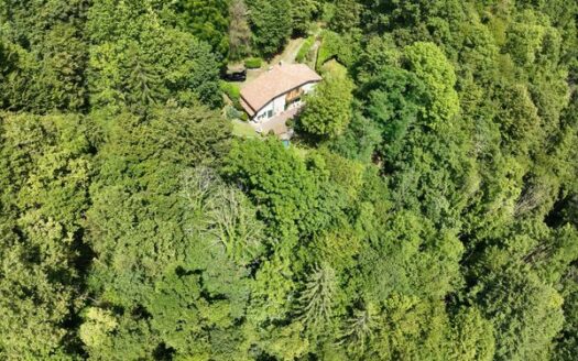 **Vendita: Incantevole Villa Rustica in Natura Incontaminata – **