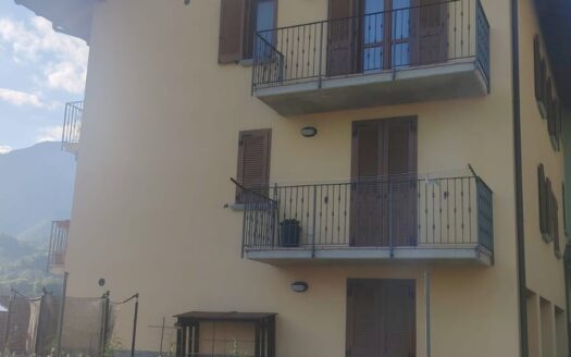 **Casa Bifamiliare Indipendente a San Giovanni Bianco**